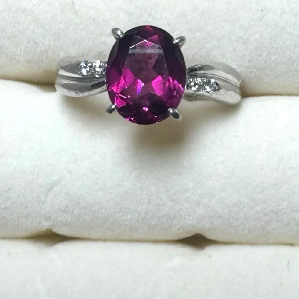 Natural 3.3 Carat Ruby & Four Diamonds Platinum P900 Ring